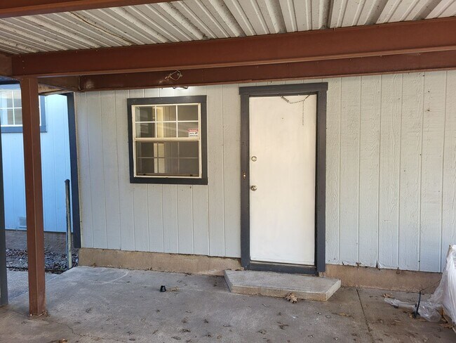 Building Photo - 614 Highland Ave