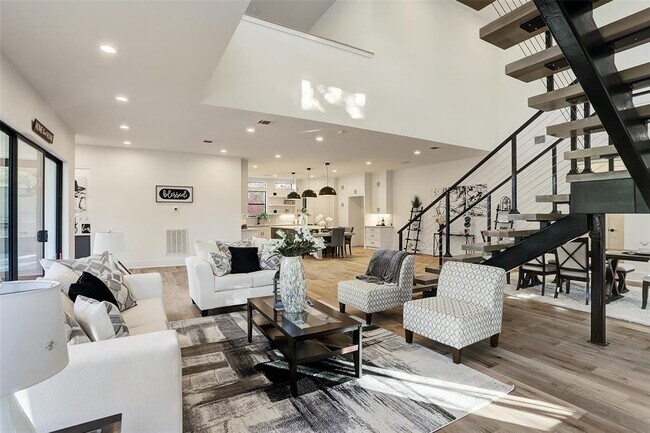 Building Photo - 3021 Maroneal St