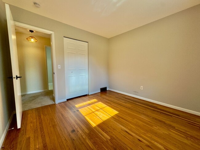 Building Photo - 5247 Silvertown Dr
