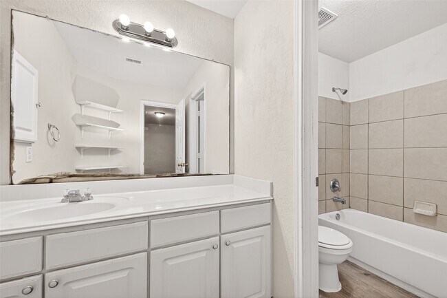 Building Photo - 3031 View Valley Trail