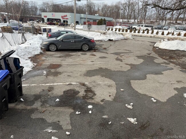 Building Photo - 210 N Hamilton St