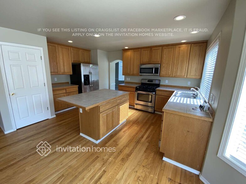 Building Photo - 35235 6th Ave SW