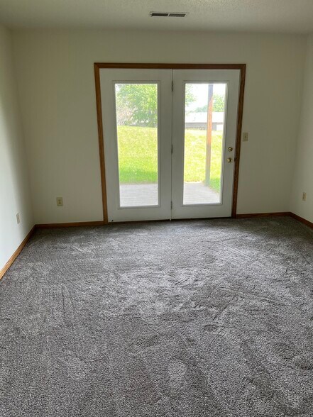 Downstairs family room - 2207 Oakleaf St