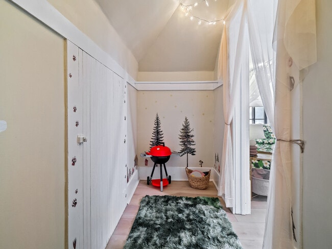 Building Photo - 25 N Rose Blvd