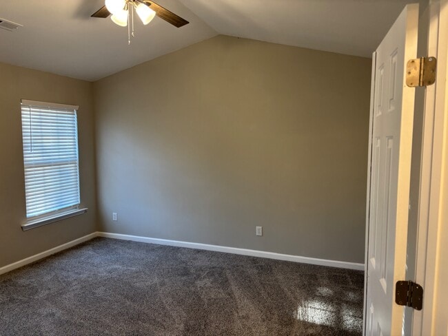 Building Photo - 6 Brookhaven Way