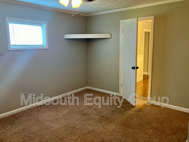 Building Photo - 54 Monroe Ave