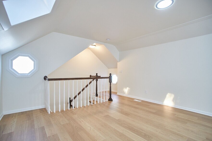 Building Photo - 1701 Point Windward Pl SW