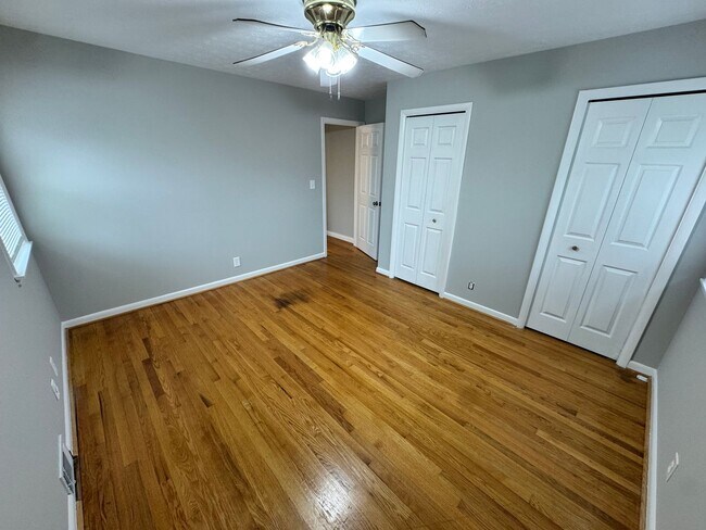 Building Photo - Spacious 4 Bedroom in Fern Creek