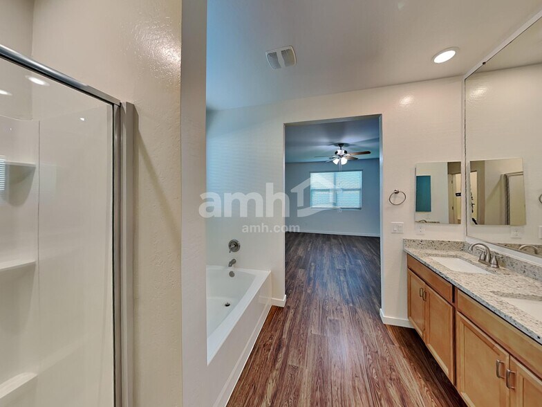 Building Photo - 7161 E Bobwhite Ct