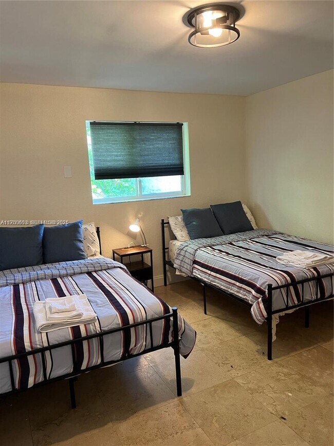 Building Photo - 680 SW 10th St