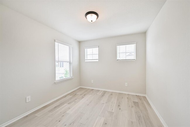 Building Photo - 3407 Knighton Hill Dr