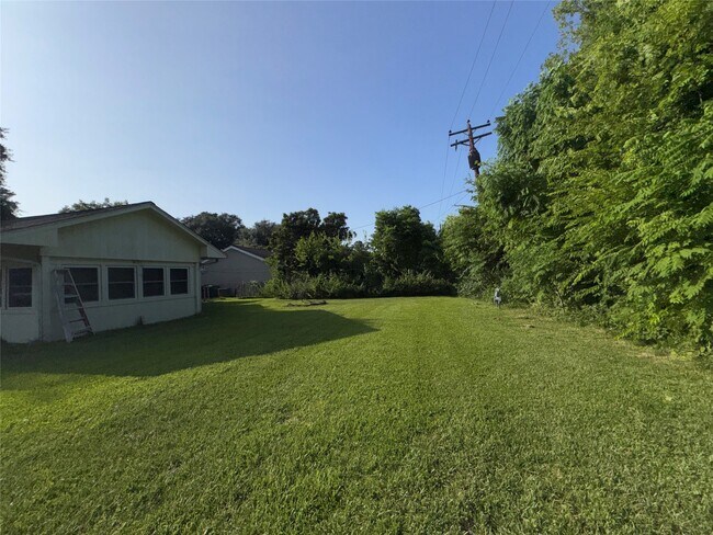 Building Photo - 12119 Dunlap St