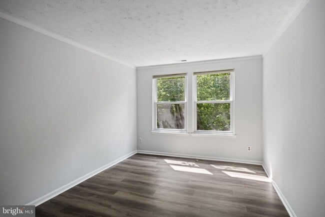 Building Photo - 2504 Greenwood Dr