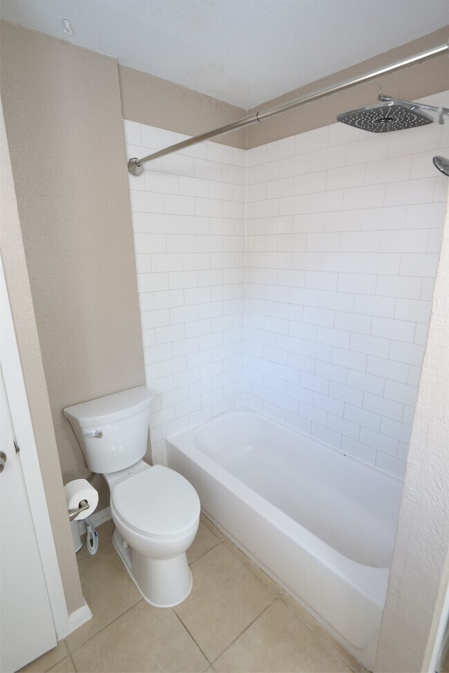 Building Photo - 915 Comstock Springs Dr