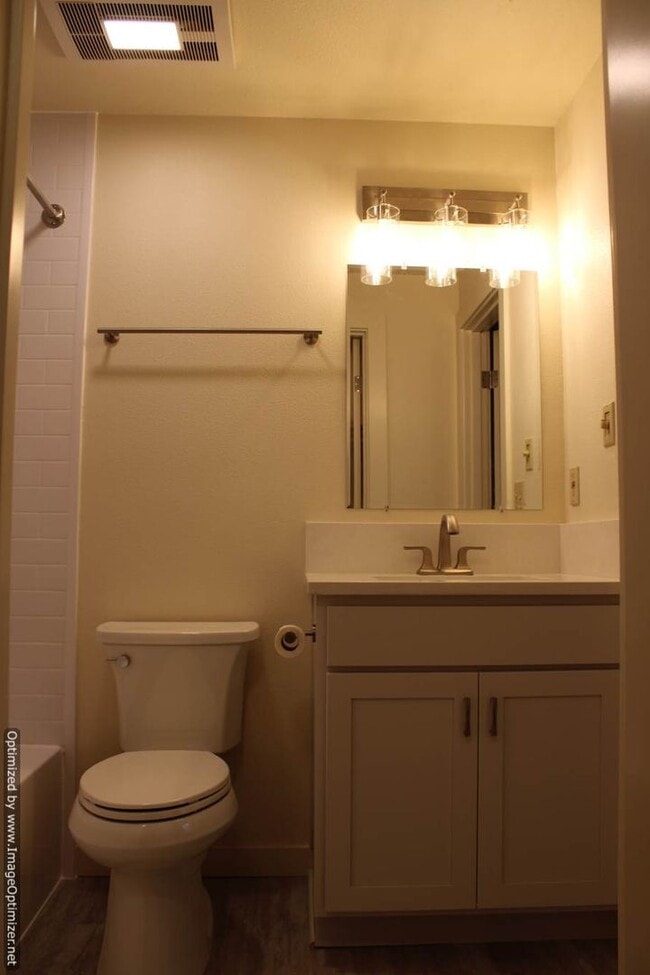 Building Photo - Updated One-Story 2-Bedroom Duplex with Garage and Yard