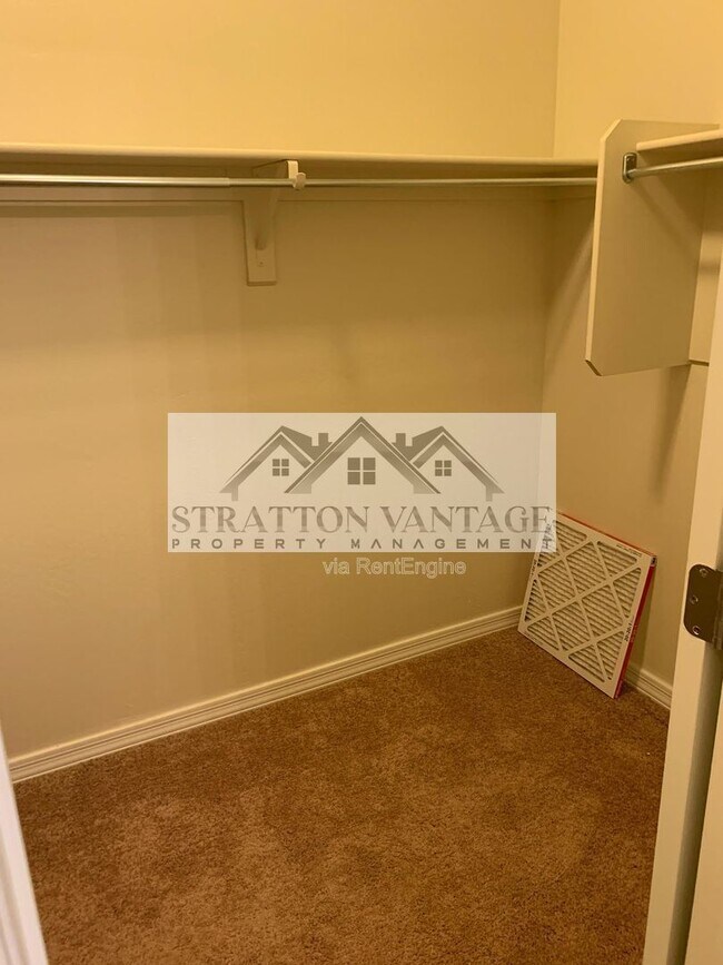 Building Photo - 24531 W Mobile Ln