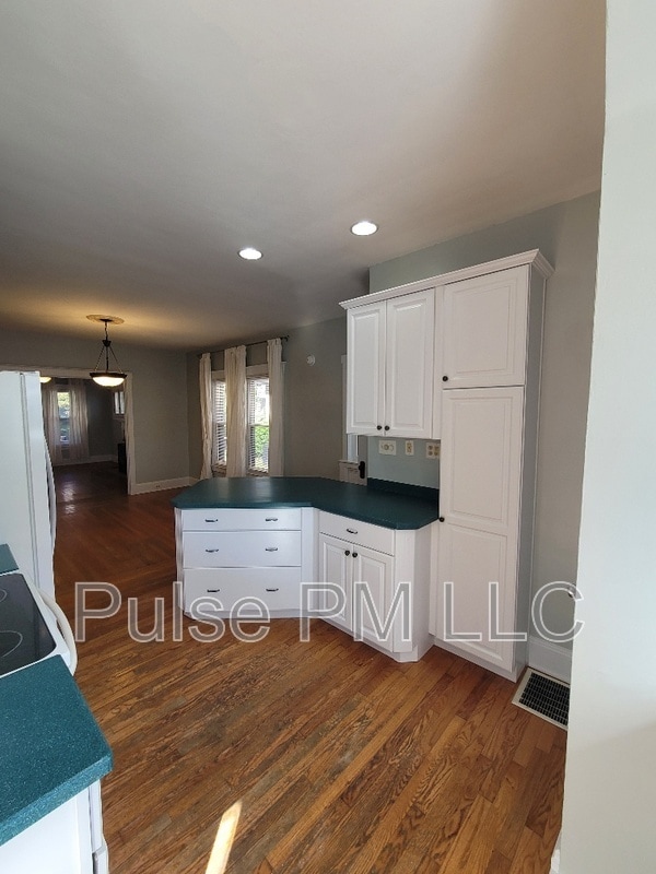 Building Photo - 2222 Oakland Ave