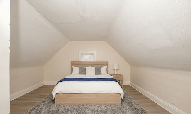 Building Photo - 10906 Grantwood Ave