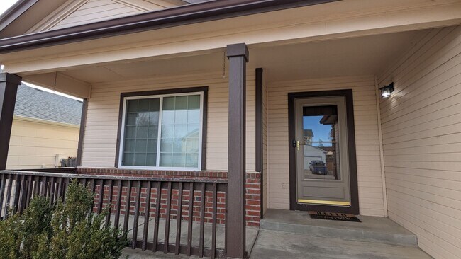 Building Photo - SPRINGS RANCH 3 BEDROOM/2 BATHROOM RANCH WITH FENCED YARD AND 2 CAR GARAGE!