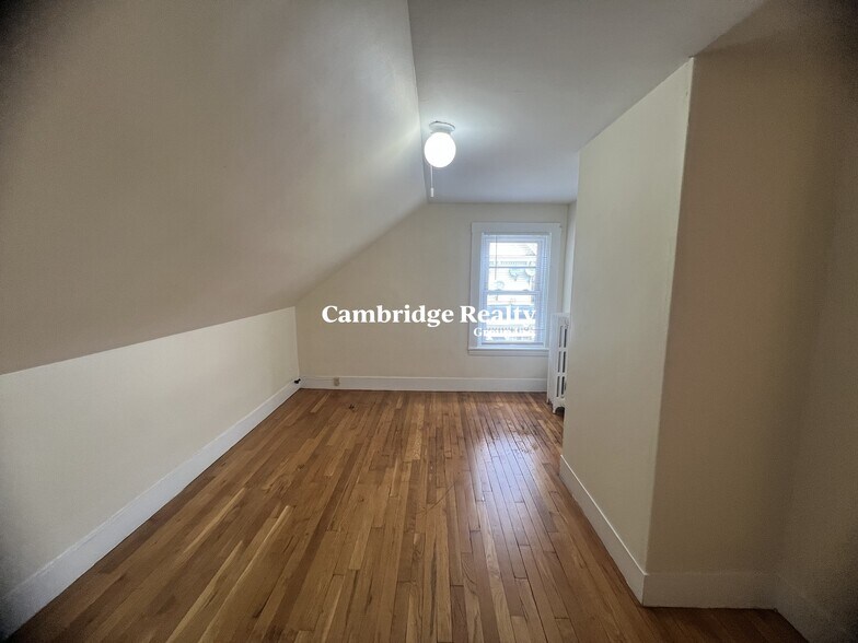 Building Photo - 28 Cherry St