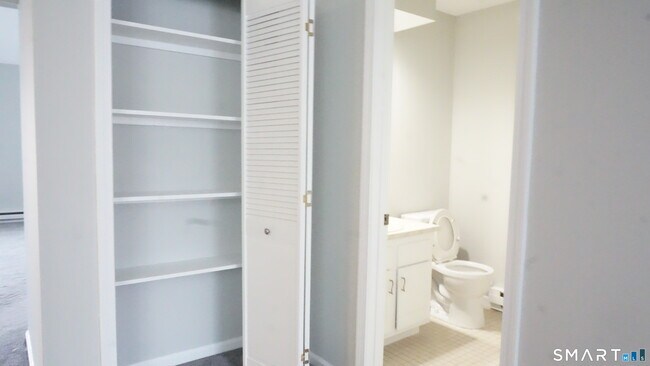 Building Photo - 234 Willow Springs