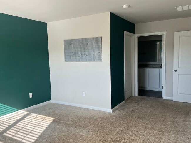 Building Photo - 162 Gumspring Dr