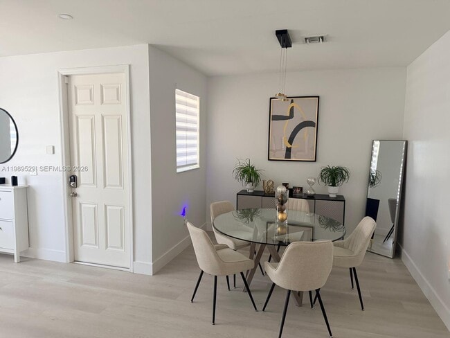 Building Photo - 1022 NE 42nd Terrace