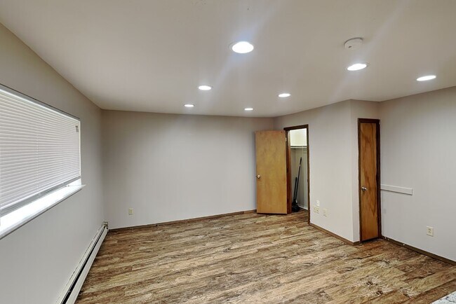 Building Photo - 120 E 13th Ave