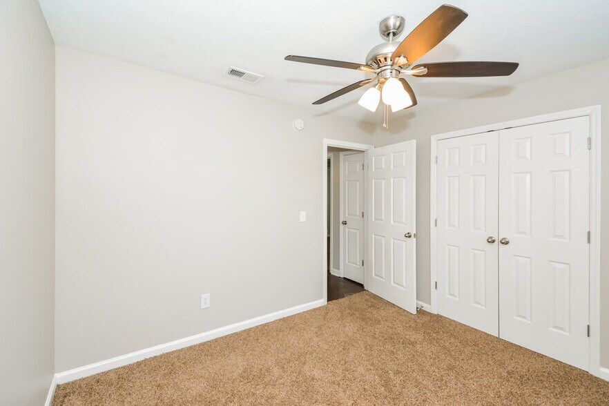 Building Photo - 405 Randall Ln