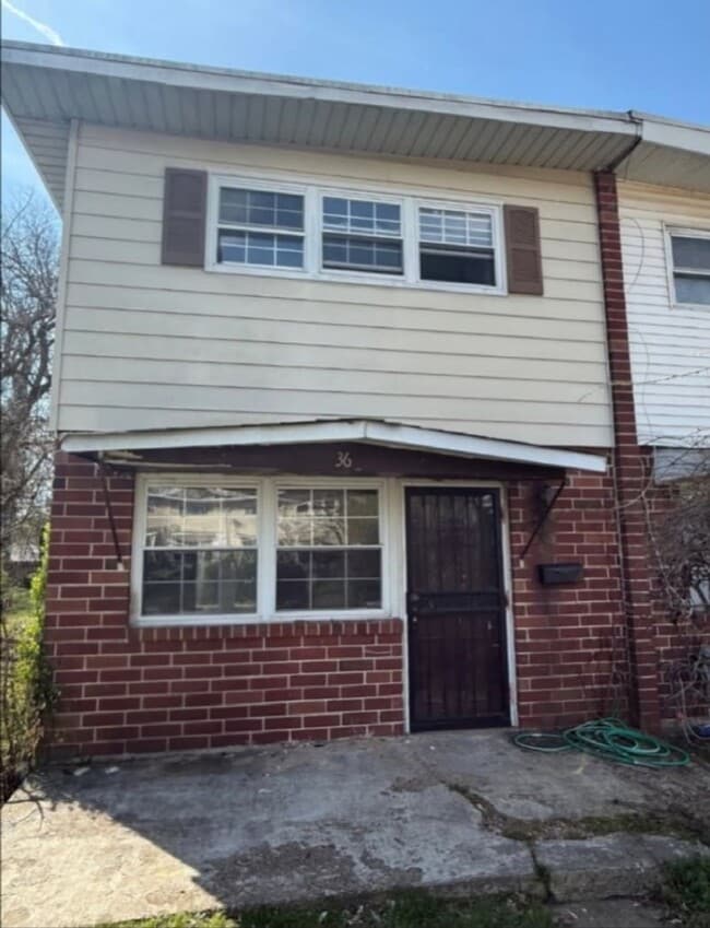 Building Photo - End Unit Townhouse