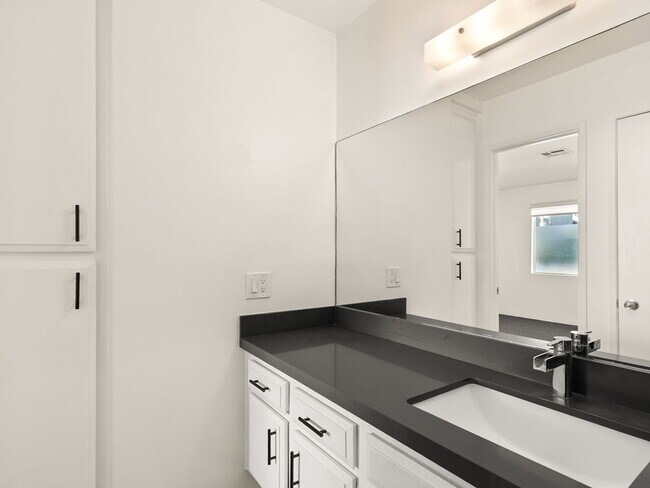 Building Photo - 1472 S Camino Real