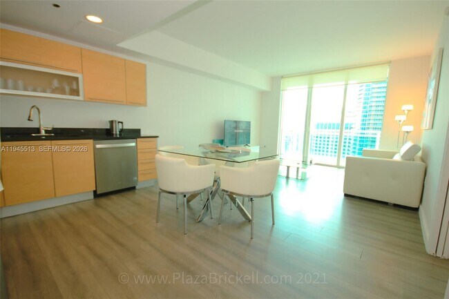 Building Photo - 950 Brickell Bay Dr