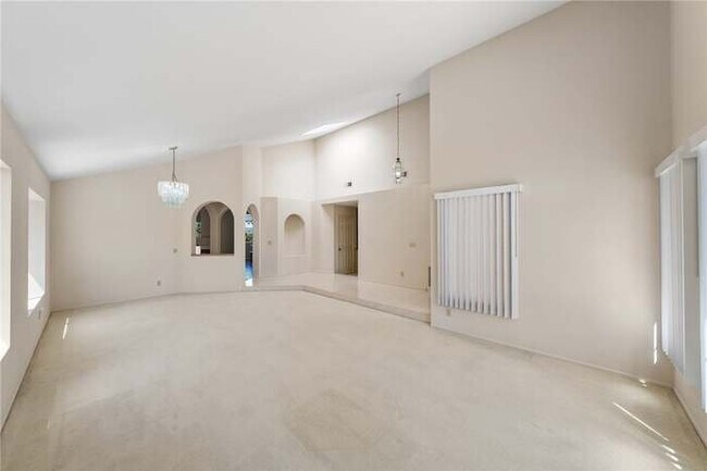 Building Photo - 4930 Frazee Rd