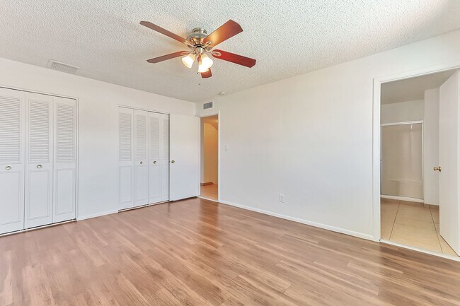 Building Photo - 4806 S Dorsey Ln