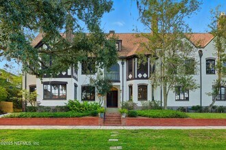 Building Photo - 3319 Pine St