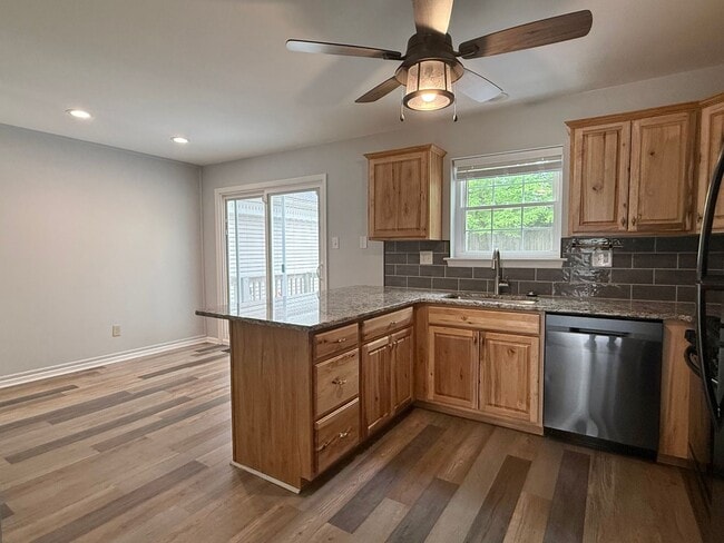 Building Photo - Townhome in Aston, PA