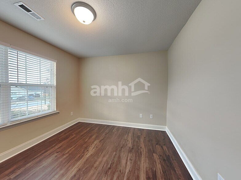 Building Photo - 230 Barberry Ln