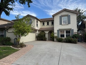 Building Photo - 2424 Sandpiper Ln