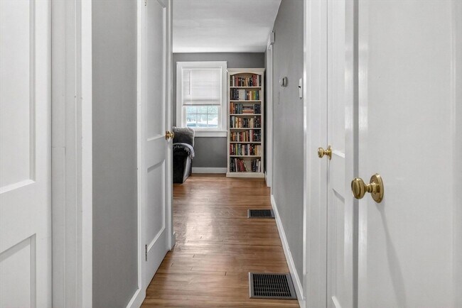 Building Photo - 30 Brookhaven Rd