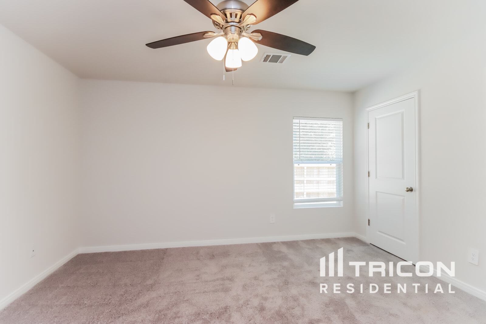 Building Photo - 15811 Del Norte Dr
