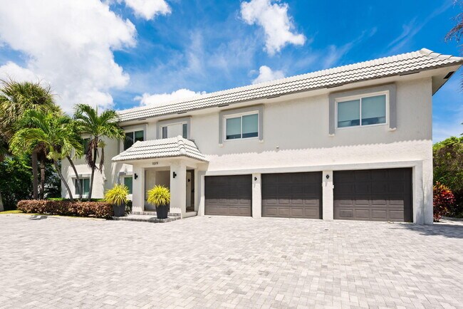 Primary Photo - 1019 Russell Dr