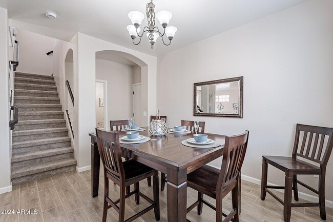 Building Photo - 445 W Mountain Sage Dr