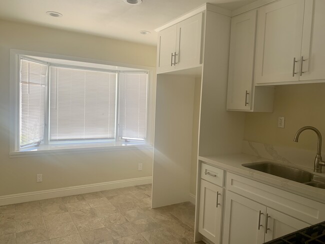 Kitchen with bay window - 7957 5th St