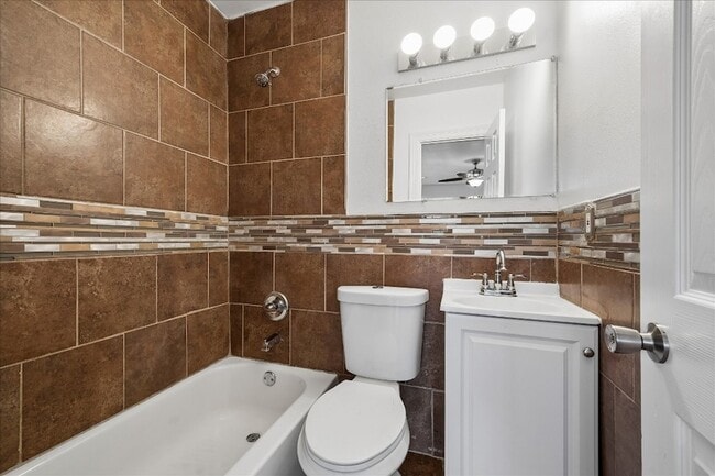 Building Photo - 708 E 32nd St