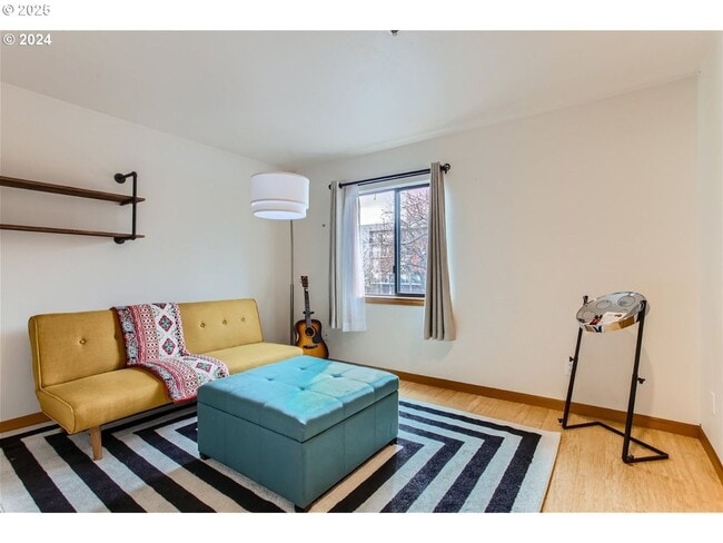 Building Photo - Modern Waterfront Living at The McCormick Pier! Call TODAY to schedule a tour! 503-664-4101