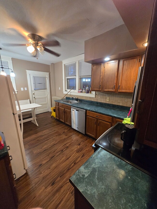 Building Photo - 911 N 20th St