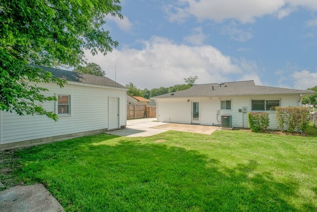 Building Photo - 2884 Bamberg Pl