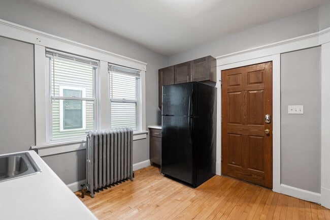 Building Photo - Murray Lower Flat