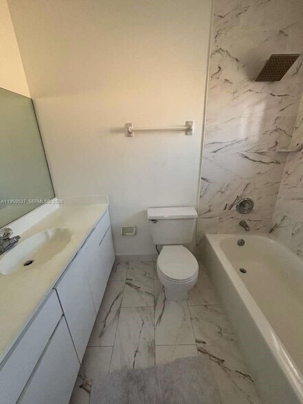 Building Photo - 613 NE 5th St