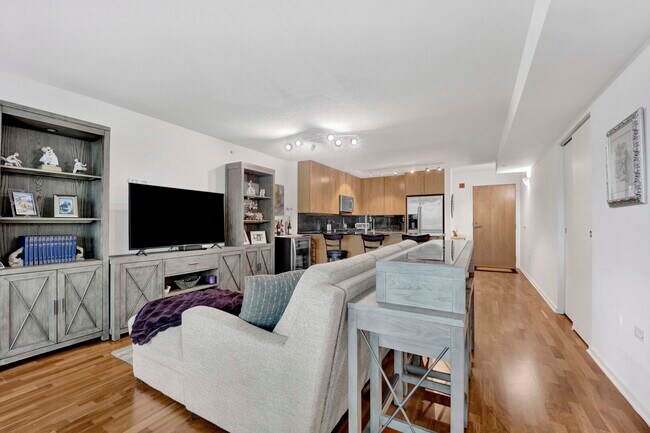 Building Photo - 9725 Woods Dr